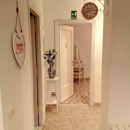 Sergio Tourist Close Tiburtina Station 罗马