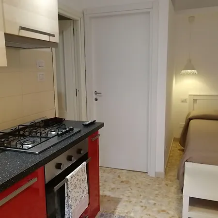 Sergio Tourist Close Tiburtina Station 罗马